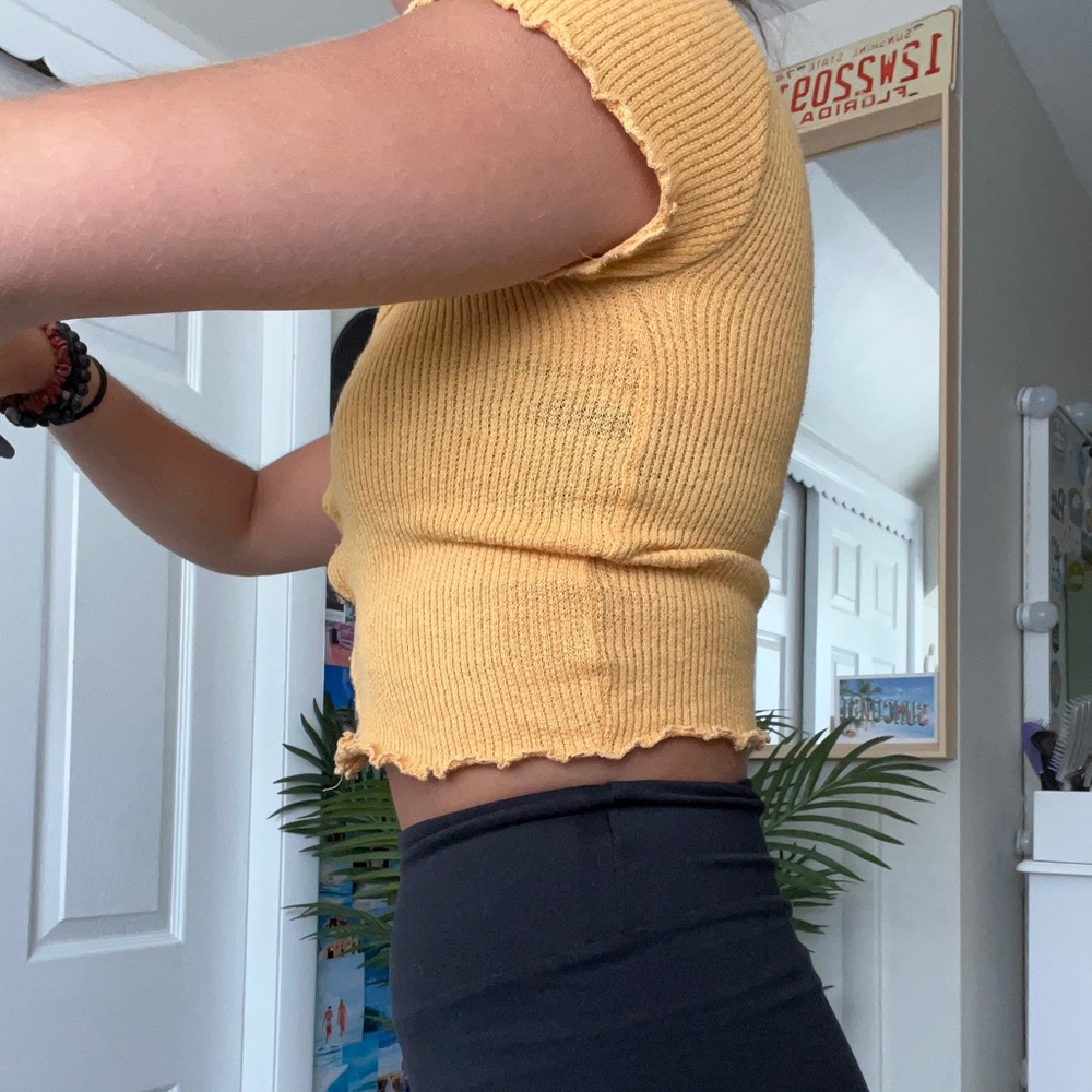 Yellow button down top - Picture 4 of 4